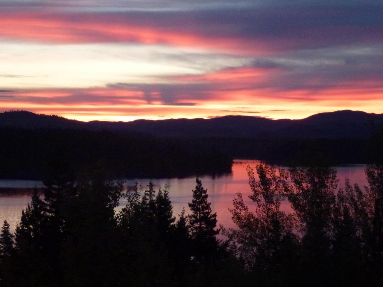 Little Black Bear Lodge/B&B Bridge Lake Esterno foto